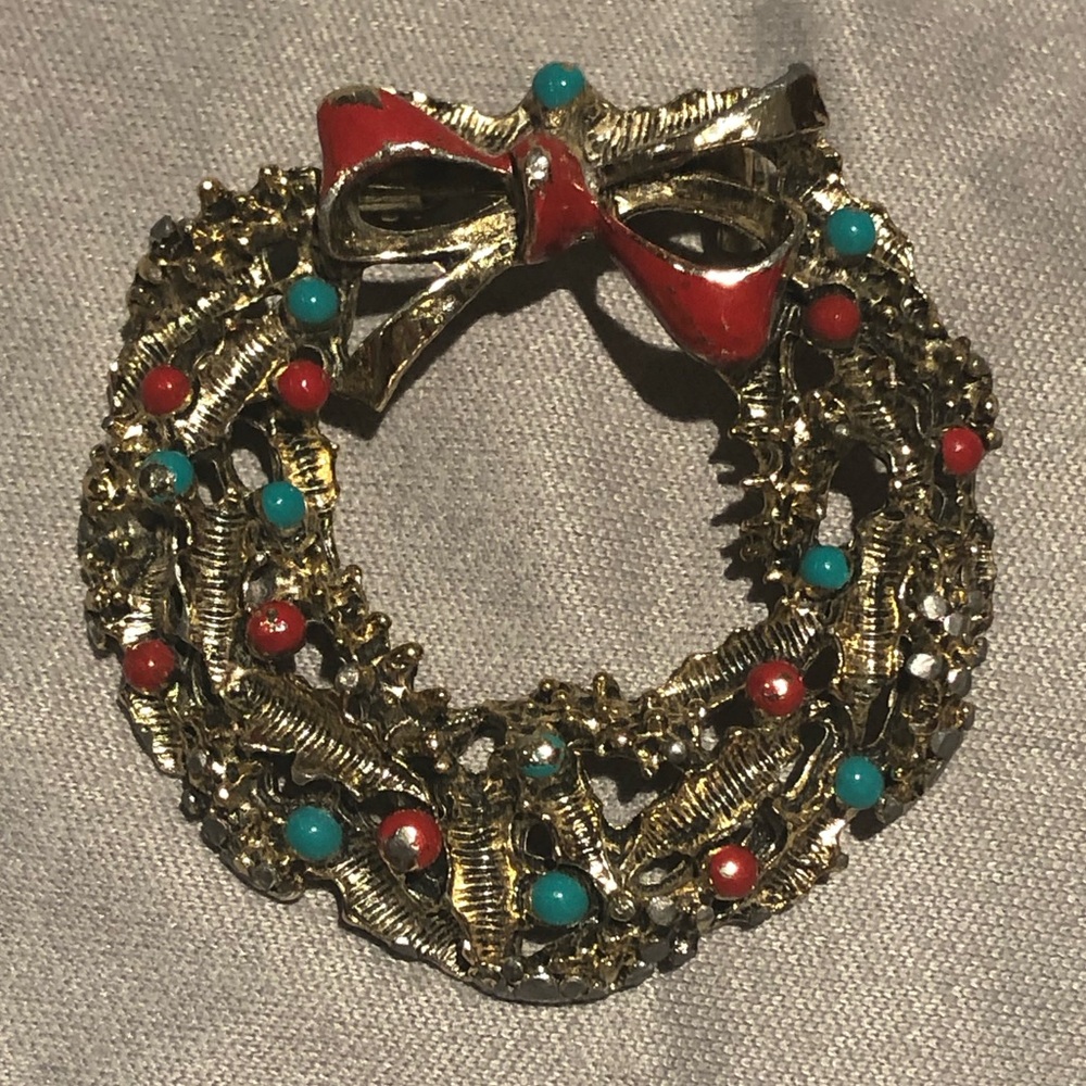 3/$40 Vintage Wreath Brooch